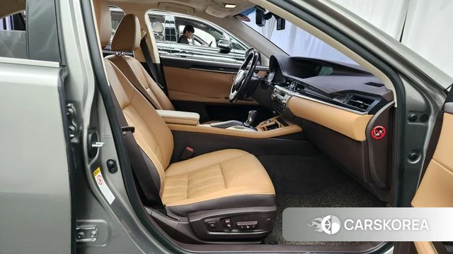 Lexus New ES300h 2018 Серебристо-серый из Кореи, фото 2