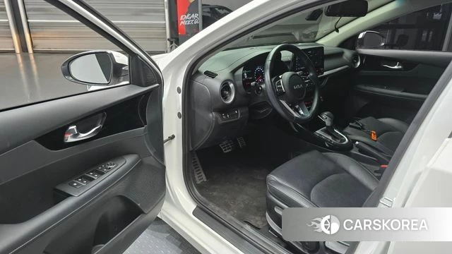 Kia The New K3 2nd generation 2023 Белый из Кореи, фото 2