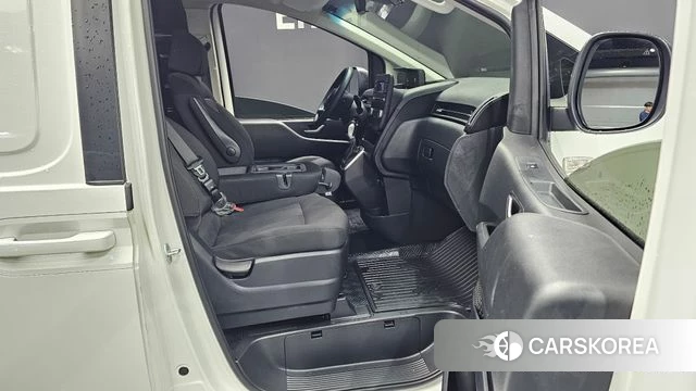 Hyundai Staria 2022 Белый из Кореи, фото 2
