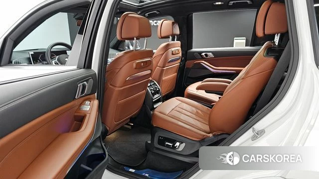 BMW X7 (G07) 2025 Белый из Кореи, фото 2