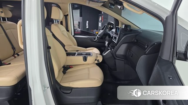 Hyundai Staria 2023 Белый из Кореи, фото 2