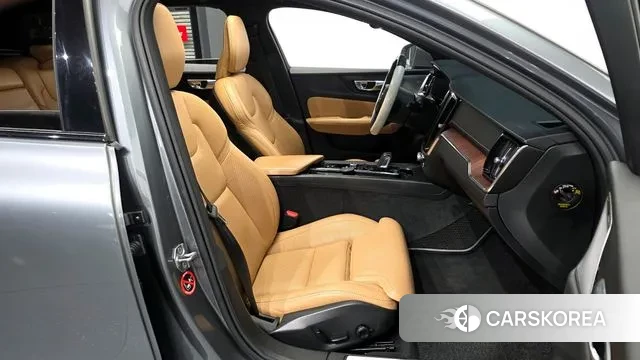 Volvo V60 Cross-Country 2nd Generation 2020 Серый из Кореи, фото 2