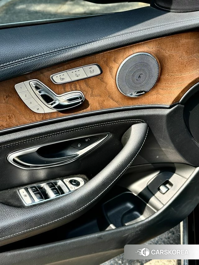 Mercedes-Benz E-Class W213 2018 Черный из Кореи, фото 2