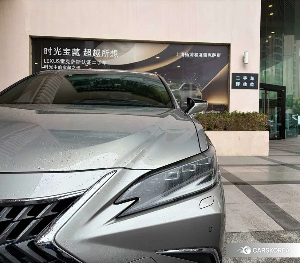 Lexus ES 2021 Серебристо-серый из Китая, фото 2