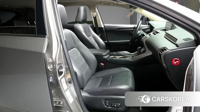 Lexus NX300h 2019 Песочный из Кореи, фото 2