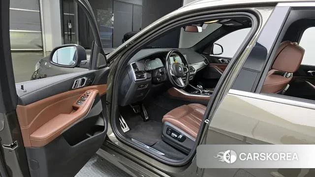 BMW X5 (G05) 2023 Песочный из Кореи, фото 2