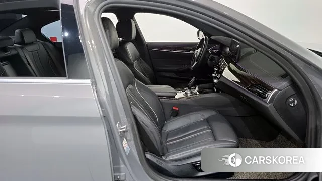 BMW 5 Series (G30) 2021 Серый из Кореи, фото 2