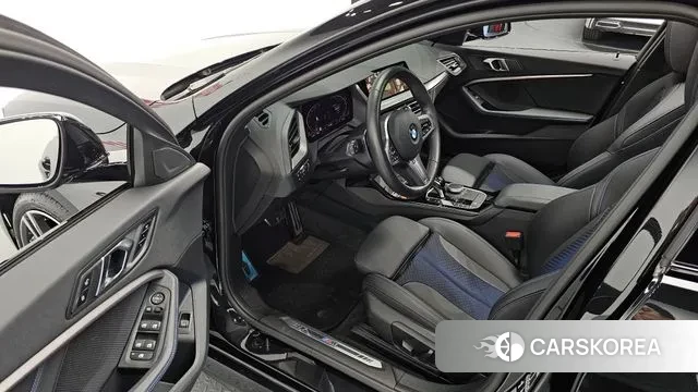 BMW 1 Series (F40) 2024 Черный из Кореи, фото 2