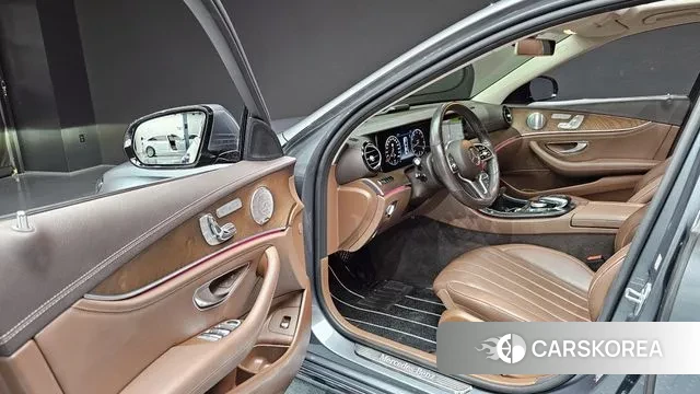 Mercedes-Benz E-Class W213 2018 Серый из Кореи, фото 2