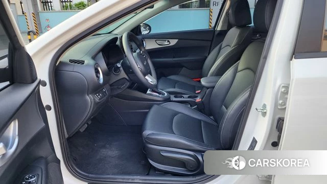 Kia The New K3 2nd generation 2023 Белый из Кореи, фото 2