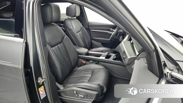 Audi e-Tron 2021 Серый из Кореи, фото 2