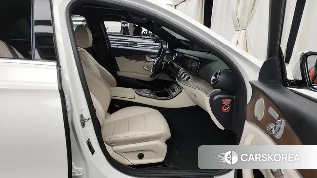 Mercedes-Benz E-Class W213 2021 Белый из Кореи, фото 2