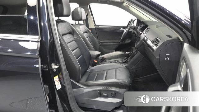 Volkswagen Tiguan second Generation 2018 Черный из Кореи, фото 2