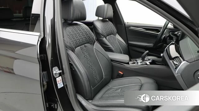 BMW 5 Series (G30) 2021 Черный из Кореи, фото 2