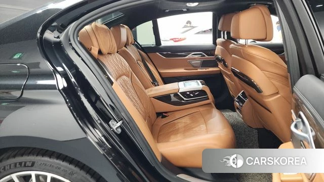 BMW 7 Series (G11) 2021 Черный из Кореи, фото 2