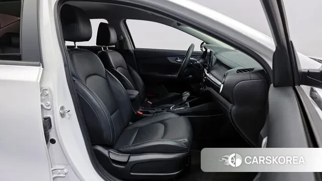 Kia The New K3 2nd generation 2022 Белый из Кореи, фото 2