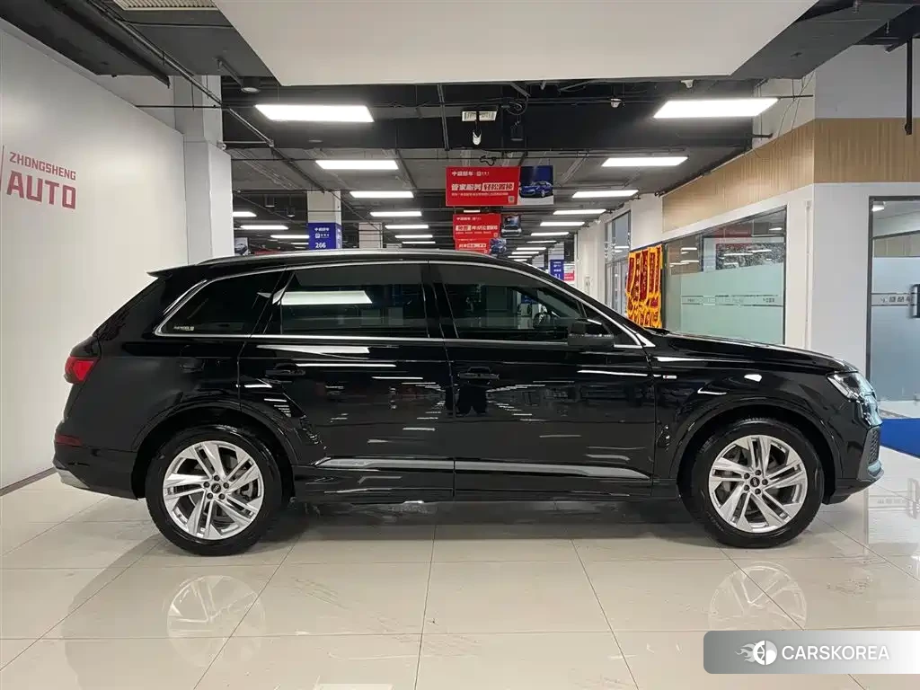 Audi Q7 2024 Черный из Китая, фото 3