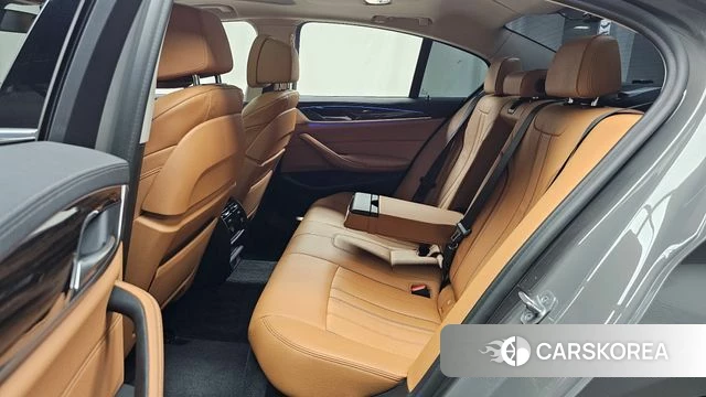 BMW 5 Series (G30) 2021 Серебристо-серый из Кореи, фото 2