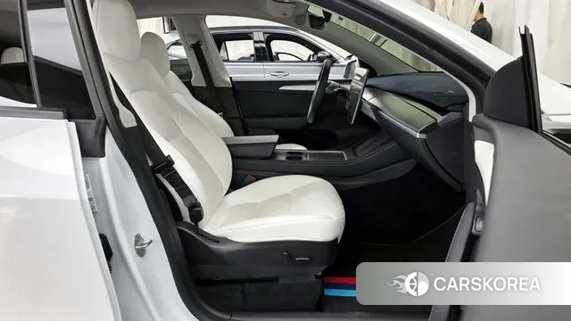 Tesla Model Y 2023 Белый из Кореи, фото 2