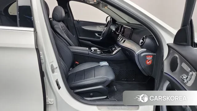 Mercedes-Benz E-Class W213 2018 Белый из Кореи, фото 2