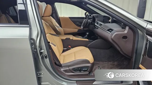 Lexus ES300h 7th generation 2020 Серебристо-серый из Кореи, фото 2
