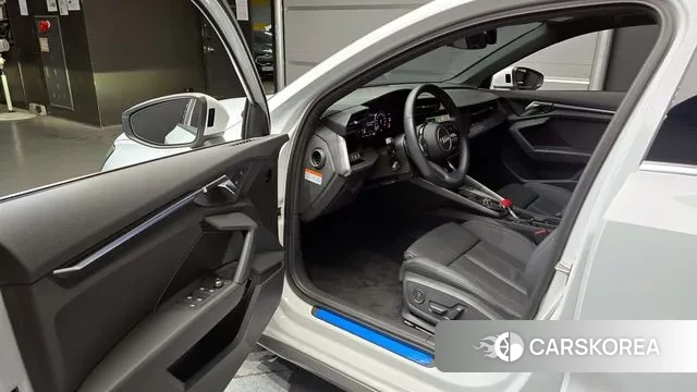Audi A3 (8Y) 2023 Белый из Кореи, фото 2