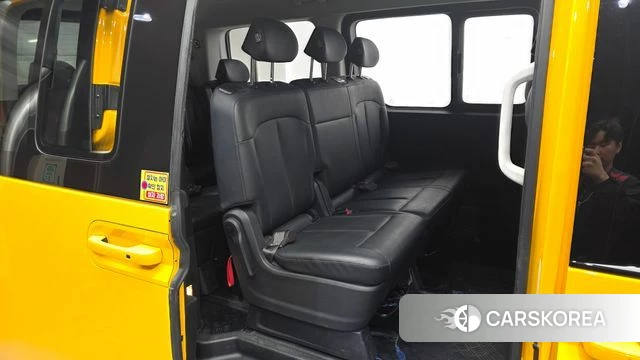 Hyundai Staria 2023 Желтый из Кореи, фото 2