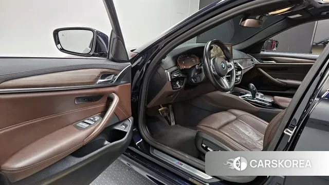 BMW 5 Series (G30) 2021 Черный из Кореи, фото 2