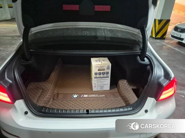 BMW 5 Series (G30) 2018 Белый из Кореи, фото 2