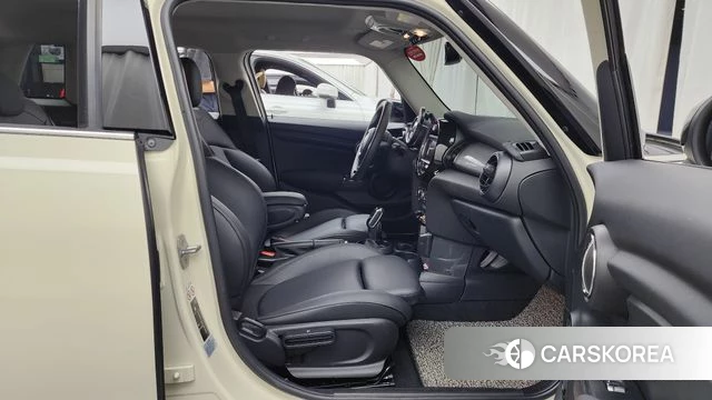 Mini Cooper 2019 Жемчужный цвет из Кореи, фото 2