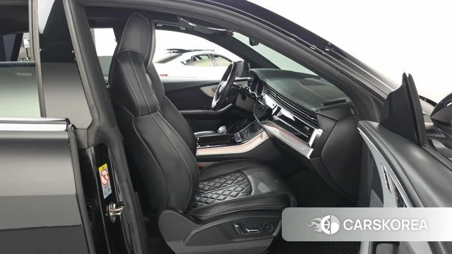 Audi Q8 (4M) 2023 Черный из Кореи, фото 2