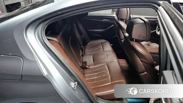 BMW 5 Series (G30) 2018 Серебристо-серый из Кореи, фото 2