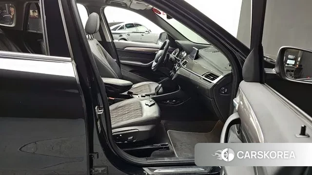 BMW X1 (F48) 2021 Черный из Кореи, фото 2