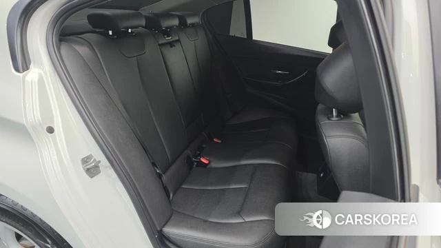 BMW 3 Series (F30) 2018 Белый из Кореи, фото 2