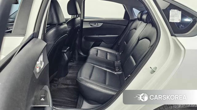 Kia The New K3 2nd generation 2023 Белый из Кореи, фото 2