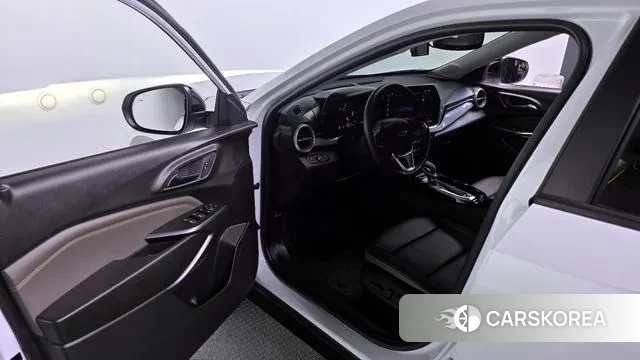 Chevrolet (GM Daewoo) Trax Crossover 2023 Белый из Кореи, фото 2