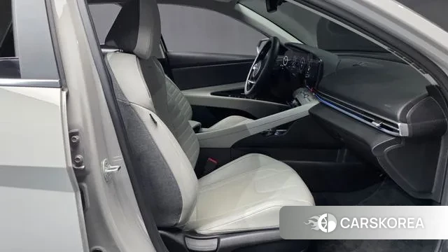 Hyundai Avante (CN7) 2021 Серебристо-серый из Кореи, фото 2