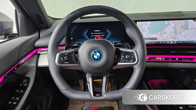 BMW 5 Series (G60) 2025 Серебристо-серый из Кореи, фото 2