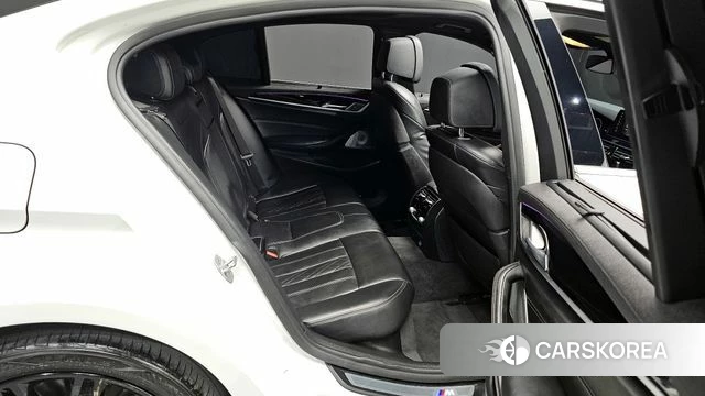 BMW 5 Series (G30) 2019 Белый из Кореи, фото 2