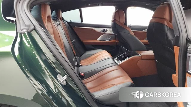 BMW 8 Series (G15) 2024 Темно-зеленый из Кореи, фото 2