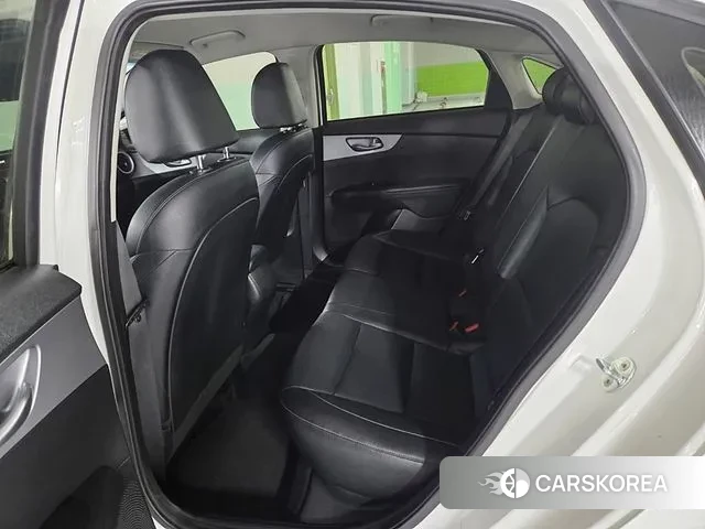 Kia The New K3 2nd generation 2021 Белый из Кореи, фото 2