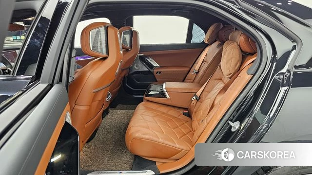 BMW 7 Series (G70) 2024 Черный из Кореи, фото 2