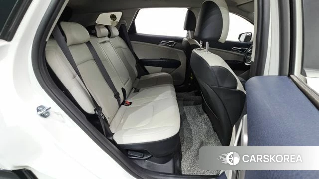 Kia Sportage 5th Generation Hybrid 2023 Белый из Кореи, фото 2