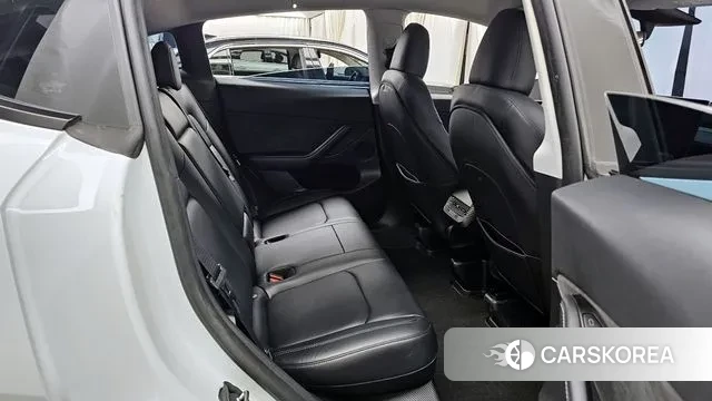 Tesla Model Y 2023 Белый из Кореи, фото 2