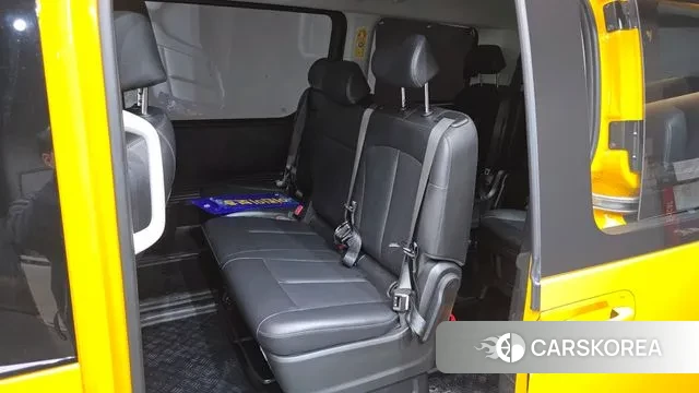 Hyundai Staria 2023 Желтый из Кореи, фото 2