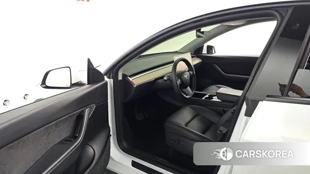 Tesla Model Y 2022 Белый из Кореи, фото 2