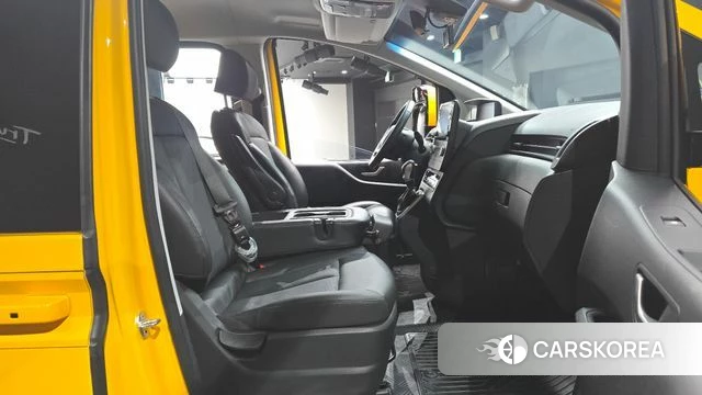 Hyundai Staria 2022 Желтый из Кореи, фото 2