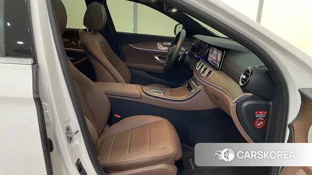 Mercedes-Benz E-Class W213 2021 Белый из Кореи, фото 2