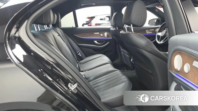 Mercedes-Benz E-Class W213 2023 Черный из Кореи, фото 2
