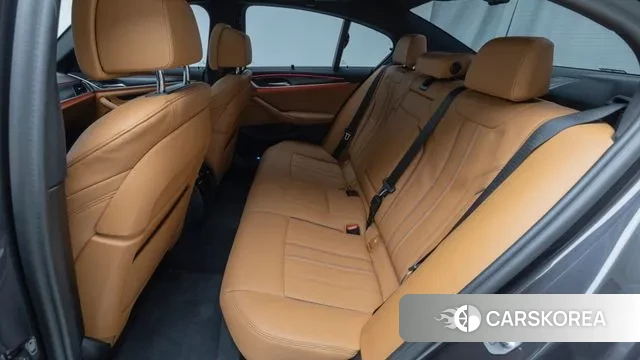 BMW 5 Series (G30) 2023 Серый из Кореи, фото 2